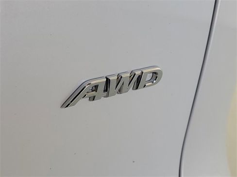 Used 2022 Toyota Corolla Cross L image 10