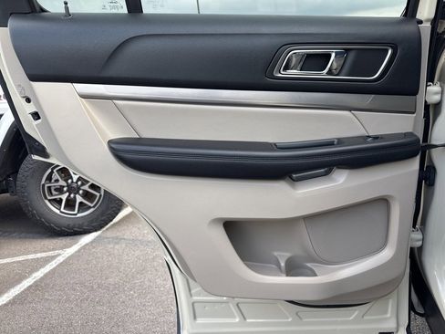 Used 2018 Ford Explorer XLT w/ Equipment Group 202A image 21