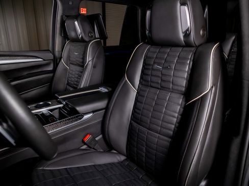 Used 2025 Cadillac Escalade V w/ LPO, ONYX Package image 4