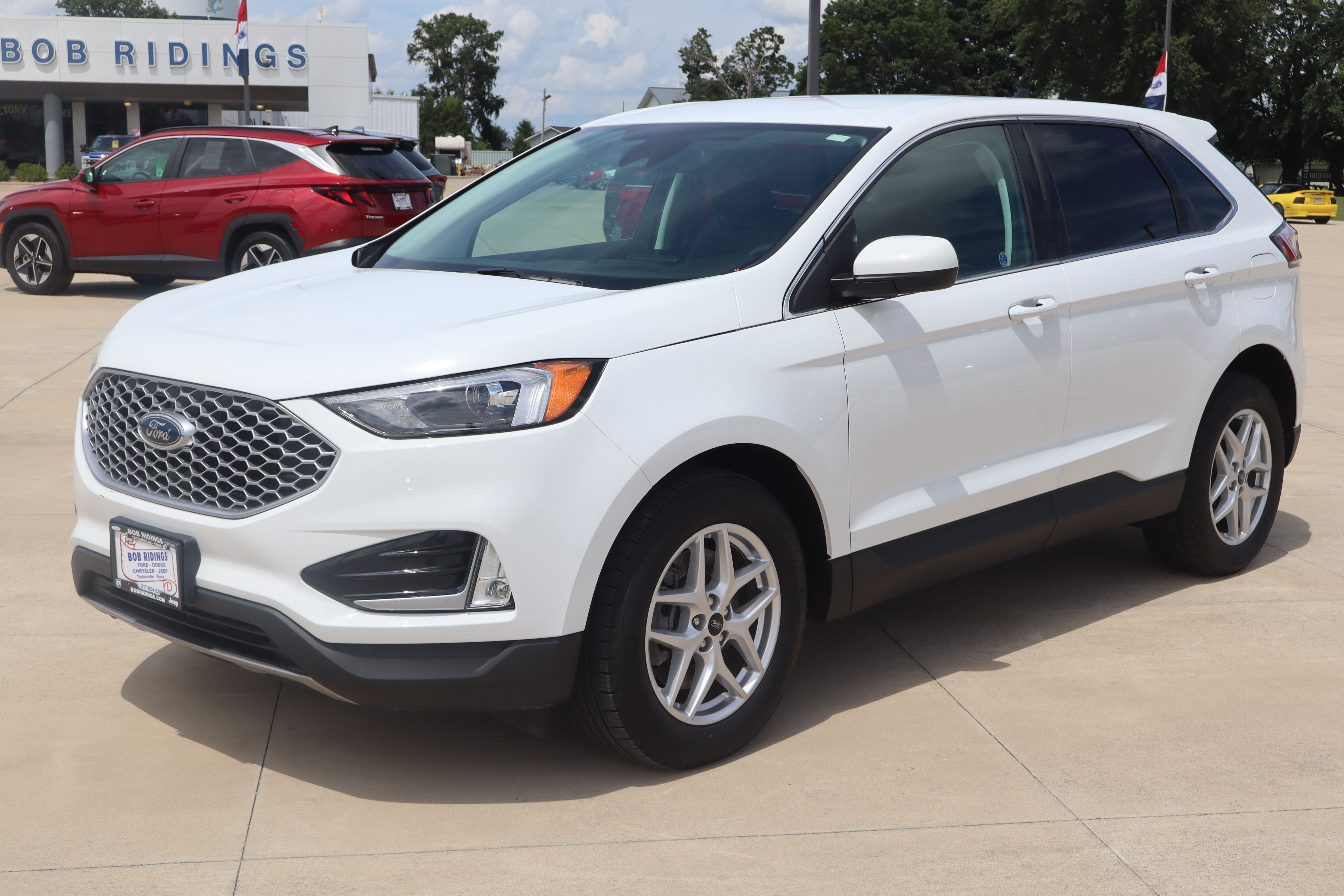 Used 2024 Ford Edge SEL w/ Convenience Package AWD/4WD image 2