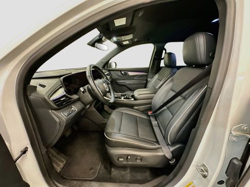 Used 2025 Buick Enclave Preferred AWD/4WD image 13
