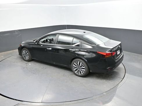 Used 2025 Nissan Altima 2.5 SV FWD image 35