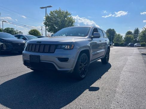 Used 2019 Jeep Grand Cherokee Altitude AWD/4WD image 6