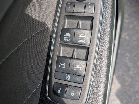 Used 2023 Dodge Charger SXT RWD image 19