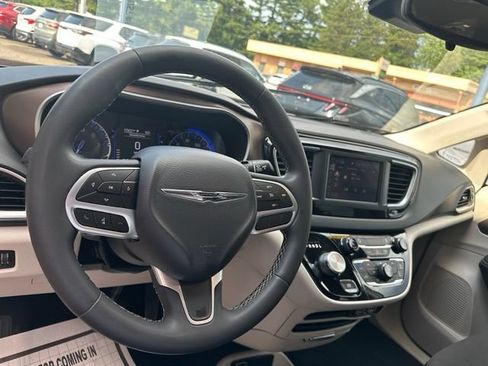 Used 2023 Chrysler Voyager LX FWD image 23