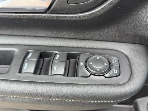 Used 2024 GMC Terrain SLE w/ Driver Convenience Package FWD image 8