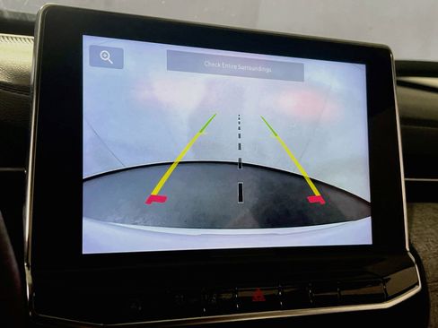 Used 2023 Jeep Compass Latitude image 13