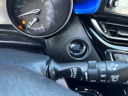 Used 2022 Toyota C-HR XLE image 29