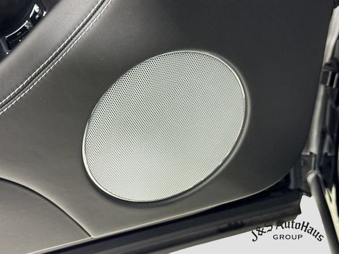 Used 2018 Bentley Bentayga AWD/4WD image 25