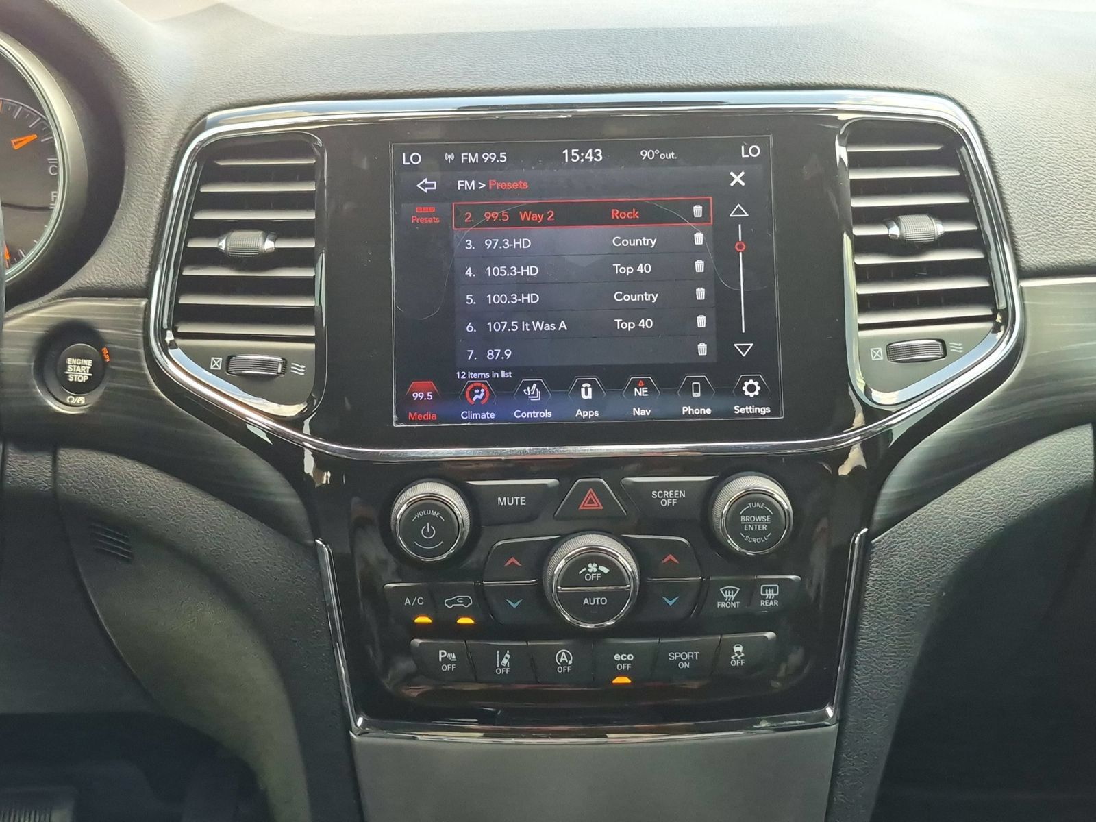 Used 2021 Jeep Grand Cherokee Laredo X AWD/4WD image 16