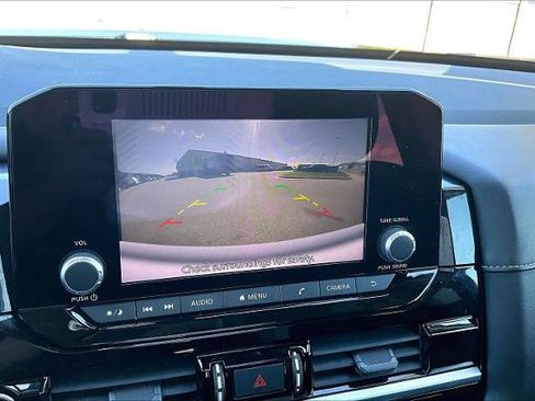 Certified 2022 Nissan Pathfinder SV image 26