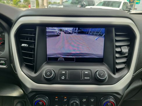 Used 2023 GMC Acadia SLE w/ Driver Convenience Package FWD image 9