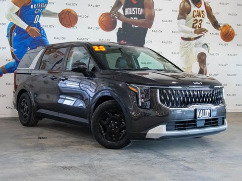 Used 2025 Kia Carnival LXS image 2