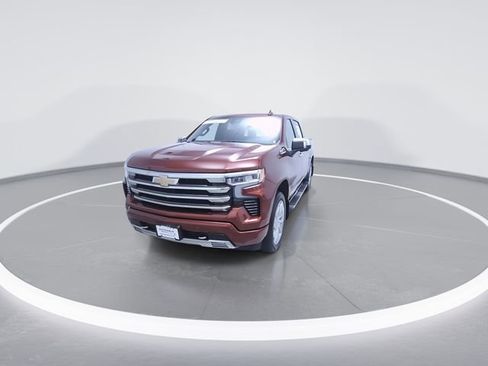 Used 2025 Chevrolet Silverado 1500 High Country w/ High Country Premium Package AWD/4WD image 4