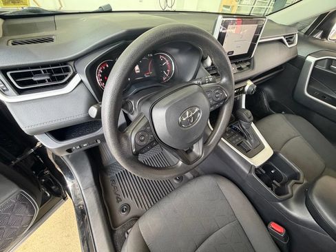 Used 2025 Toyota RAV4 XLE AWD/4WD image 18