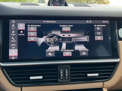 Used 2019 Porsche Cayenne Base AWD 4dr SUV image 32