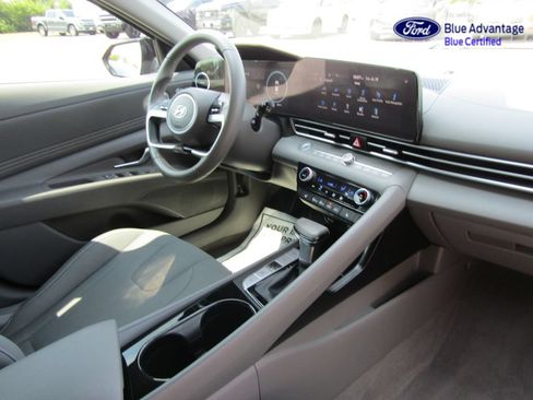 Used 2023 Hyundai Elantra SEL w/ Convenience Package FWD image 22