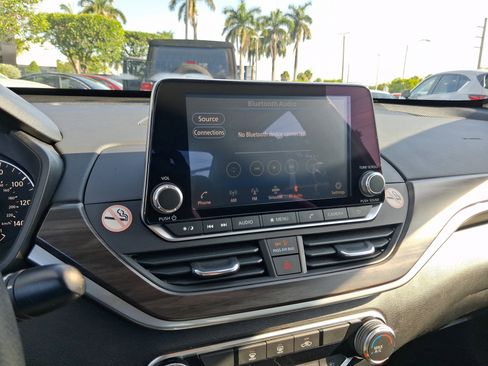 Used 2023 Nissan Altima 2.5 SV image 14