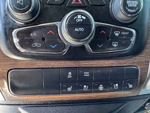 Used 2017 RAM 1500 Laramie AWD/4WD image 19