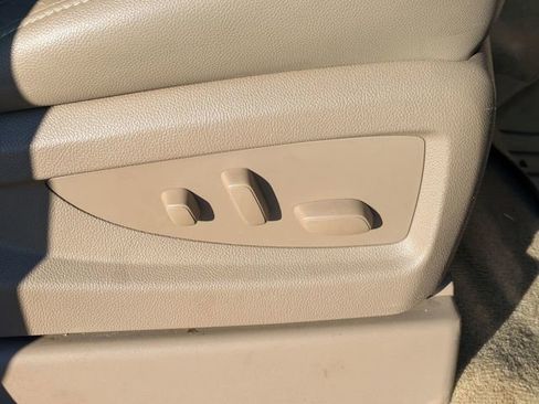 Used 2017 GMC Yukon SLT w/ Premium Edition image 41