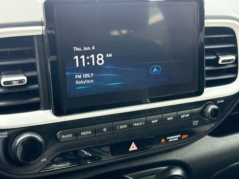 Certified 2025 Hyundai Venue Limited FWD image 22