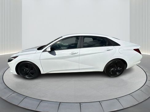 Used 2023 Hyundai Elantra SEL w/ Cargo Package image 9