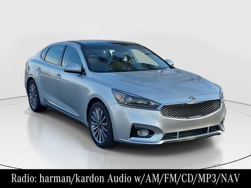 Used 2017 Kia Cadenza Premium w/ Luxury Package image 3