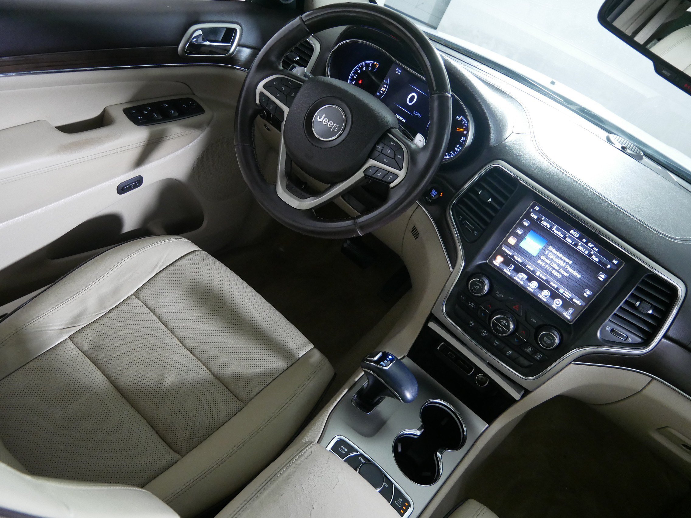 Used 2015 Jeep Grand Cherokee Overland w/ Advanced Technology Group AWD/4WD image 9