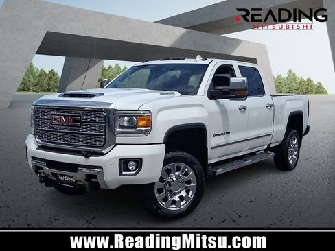 Used 2019 GMC Sierra 2500 Denali w/ Duramax Plus Package AWD/4WD image 1