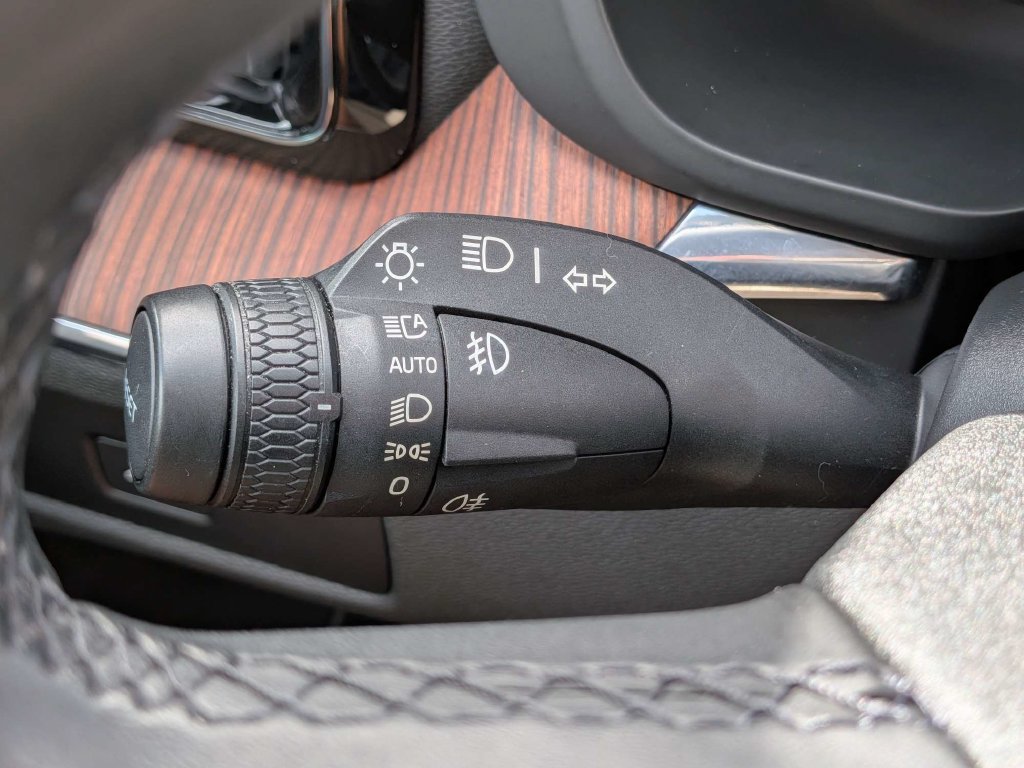 Certified 2024 Volvo XC60 B5 Plus AWD/4WD image 34