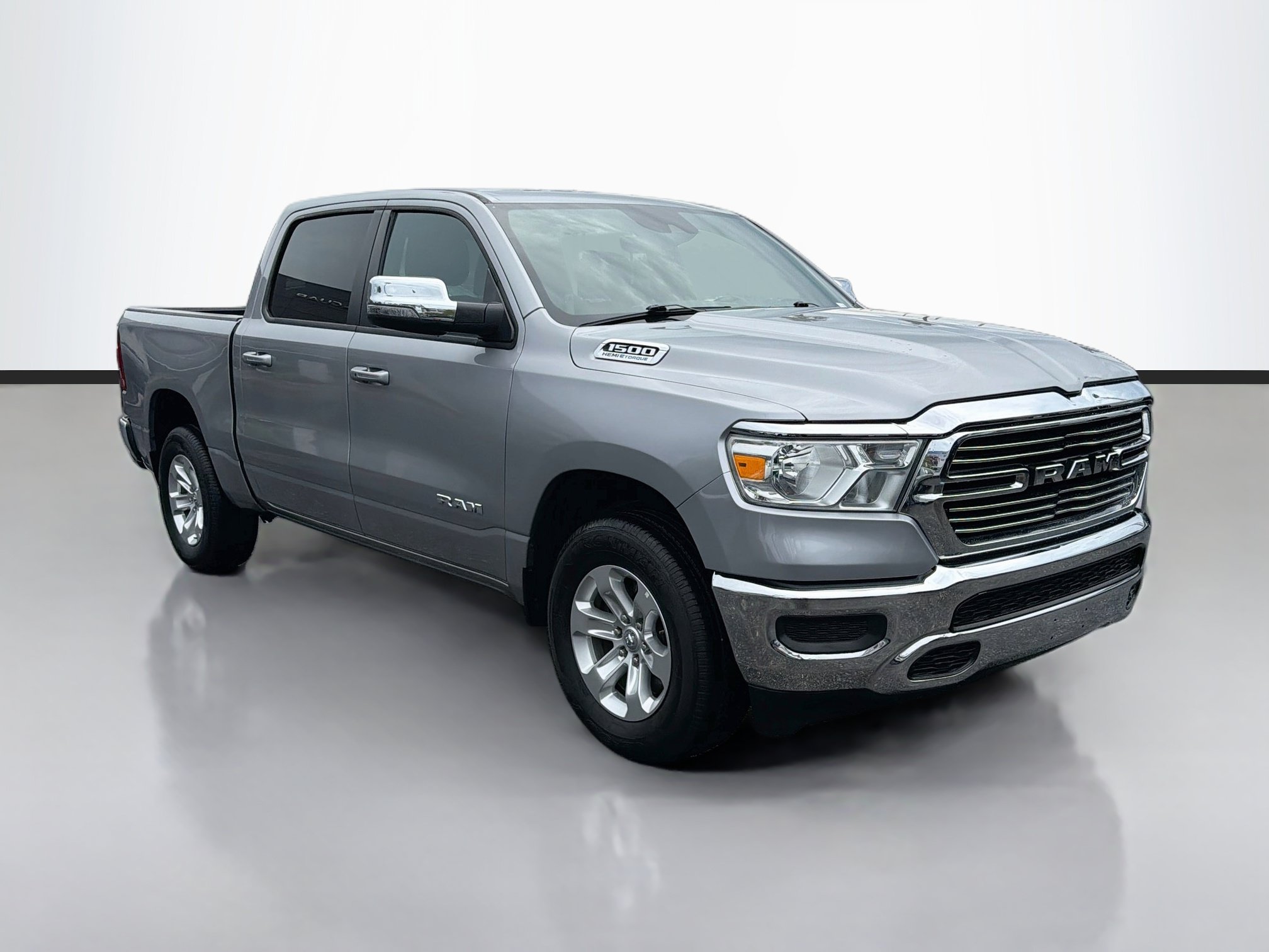 Used 2024 RAM 1500 Laramie AWD/4WD image 7