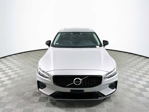 Used 2025 Volvo S60 B5 Core image 2