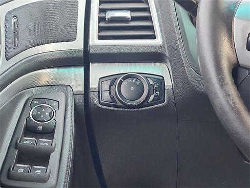 Used 2015 Ford Explorer XLT image 12