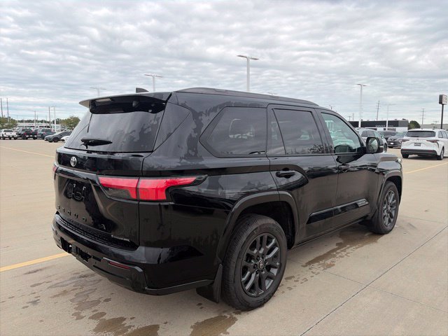 Used 2025 Toyota Sequoia Platinum AWD/4WD image 7