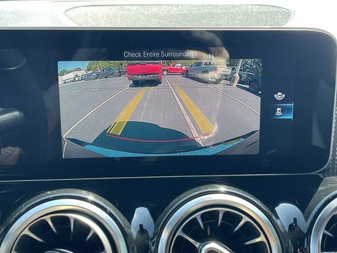 Used 2021 Mercedes-Benz GLB 250 image 34