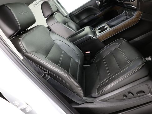 Used 2017 GMC Sierra 3500 Denali w/ Duramax Plus Package image 29