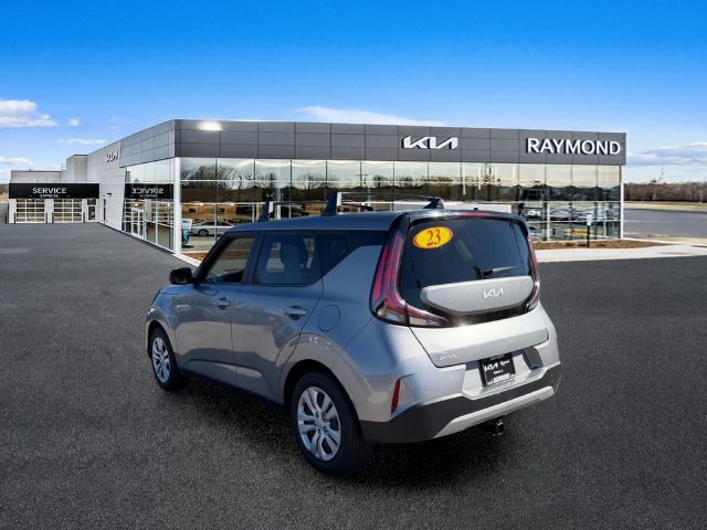 Certified 2023 Kia Soul LX FWD image 4
