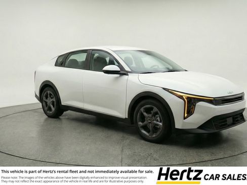 Used 2025 Kia K4 LXS image 1