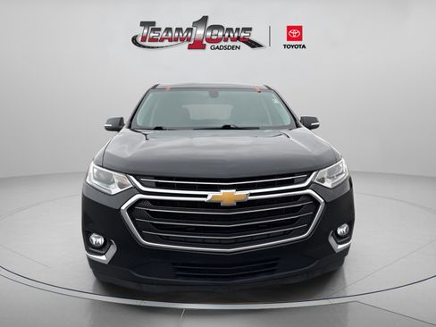 Used 2021 Chevrolet Traverse LT image 2