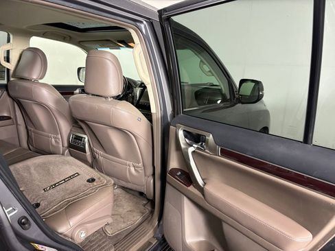 Used 2016 Lexus GX 460 w/ Premium Package AWD/4WD image 33