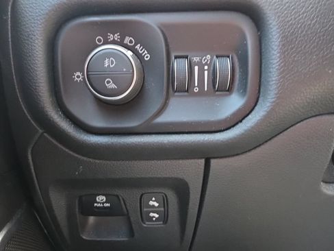 Used 2022 RAM 1500 Laramie RWD image 17
