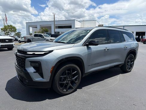 Used 2024 Chevrolet Traverse RS FWD image 6