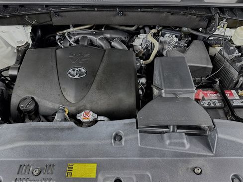 Used 2019 Toyota Highlander LE FWD image 29