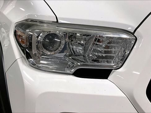 Certified 2019 Toyota Tacoma SR AWD/4WD image 24