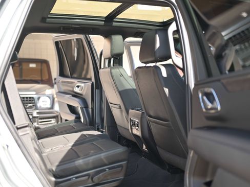 Used 2024 Chevrolet Tahoe LT w/ LT Signature Plus Package image 16