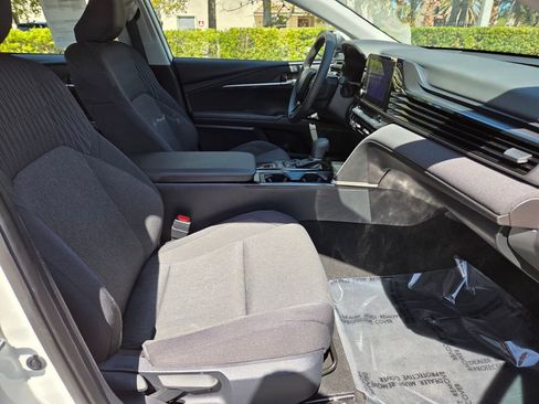 Used 2025 Toyota Camry LE image 10