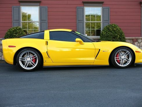 Used 2006 Chevrolet Corvette Z06 w/ Preferred Equipment Group RWD image 9