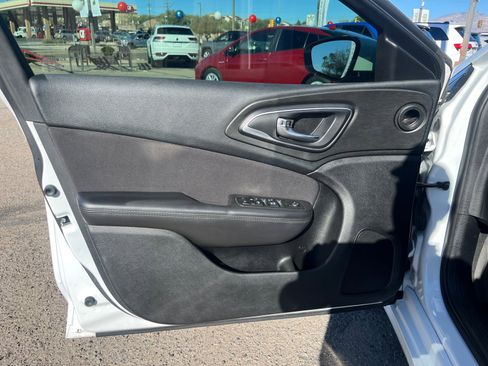 Used 2015 Chrysler 200 Limited w/ Convenience Group image 13