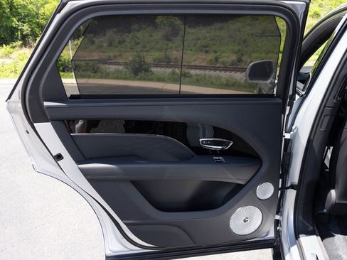 Certified 2024 Bentley Bentayga Extended Wheelbase image 35