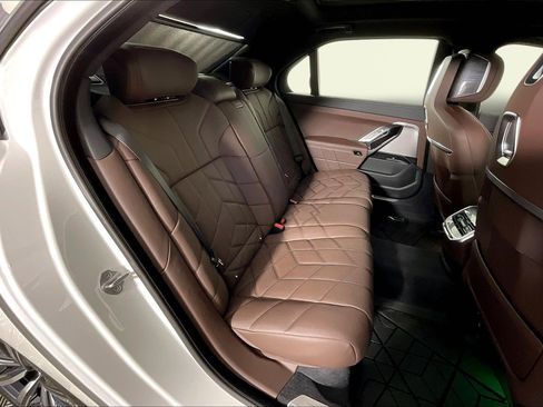 Certified 2024 BMW i7 eDrive50 image 27